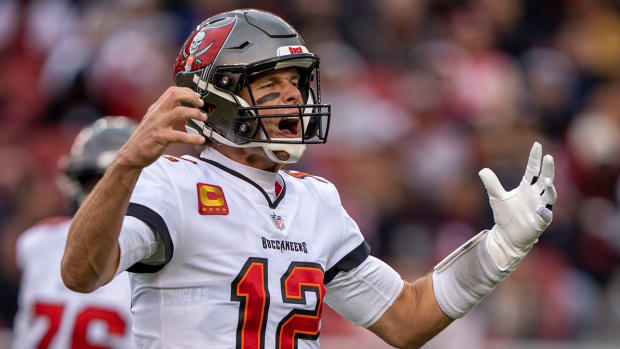 Tom Brady upset during a game against the 49ers.